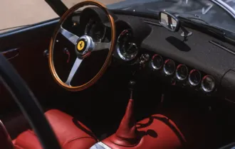 Ferrari готується повернути механічну коробку передач у спеціальних версіях своїх авто