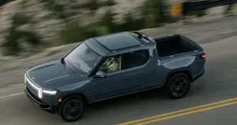 Rivian R1T 2026 з чотирма моторами став найшвидшим пікапом у випробуваннях