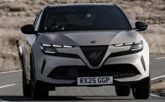 Alfa Romeo Junior Ibrida: стильний гібридний кросовер за вигідною пропозицією