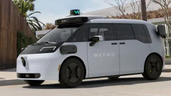 Безпілотний Waymo випадково заїхав просто на фермерський ринок у Денвері