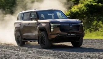 Mitsubishi пояснила, чому новий Pajero залишився без запаски на дверях багажника