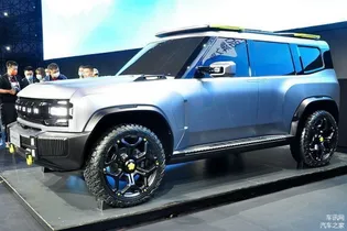 Компанія Jetour схрестила Ford Bronco та Land Rover Defender