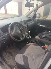 Toyota Corolla Verso 2004