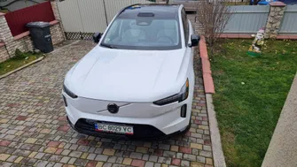 Volvo EX90 2025
