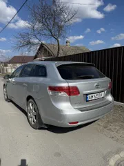 Toyota Avensis 2011