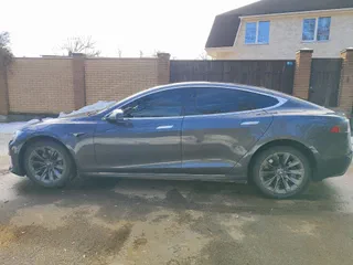 Tesla Model S 2018