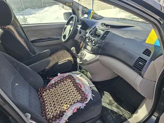 Mitsubishi Grandis 2004