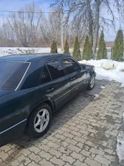 Mercedes-Benz W124 1987