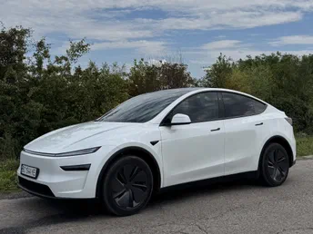 Tesla Model Y 2025