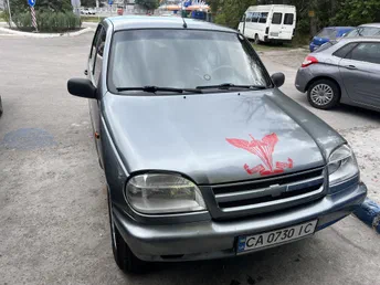 Chevrolet Niva 2004