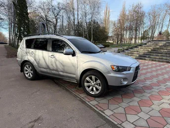 Mitsubishi Outlander 2011