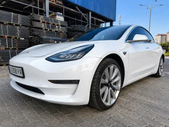 Tesla Model 3 2019