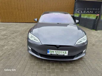 Tesla Model S 2019