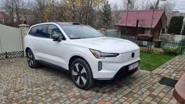 Volvo EX90 2025