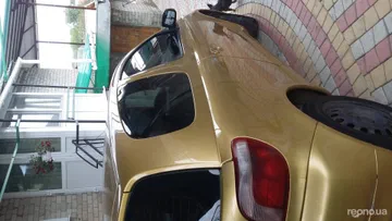 Toyota Yaris 2000