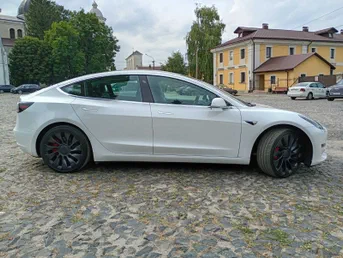 Tesla Model 3 2020