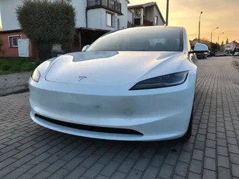 Tesla Model 3 2024