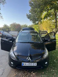 Mitsubishi Grandis 2004
