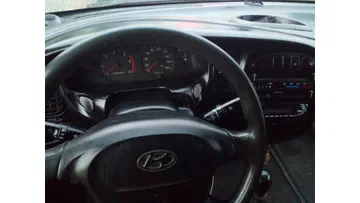 Hyundai H-1 2004