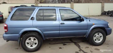 Nissan Pathfinder 2000