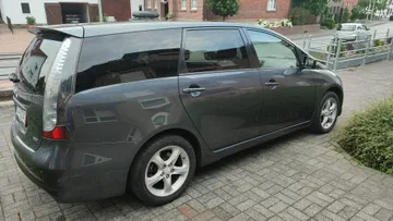 Mitsubishi Grandis 2005