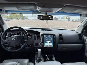 Toyota Sequoia 2011