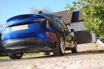 Tesla Model Y 2024