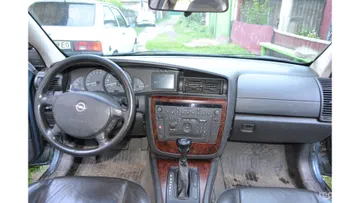 Opel Omega 2000