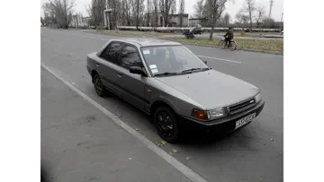 Mazda 323 1990
