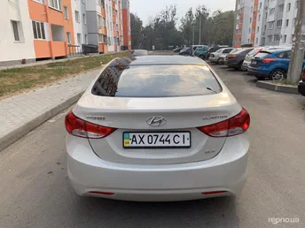 Hyundai Elantra 2012