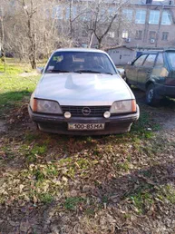 Opel Rekord 1985