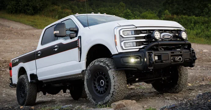 Ford представив позашляховий пакет FX370 для Super Duty із 37-дюймовими шинами