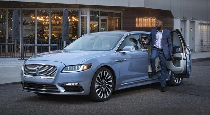 Офіційно: Lincoln Continental повернув собі «суїцидальні» двері