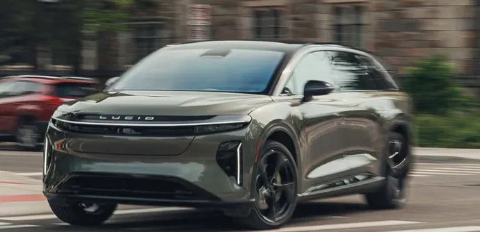 Lucid Gravity отримав масштабне оновлення з новими функціями для буксирування та цифровими сервісами
