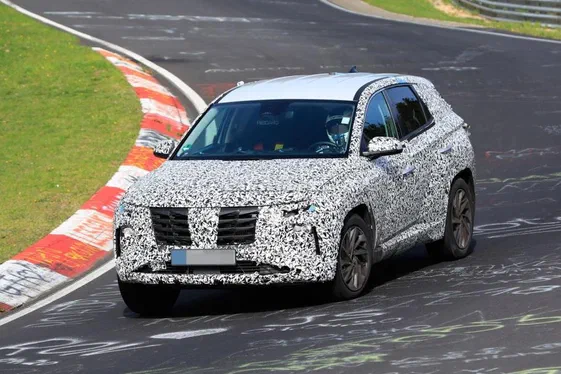 Новенький Hyundai Tucson потрапив у неприємну ситуацію на тестах