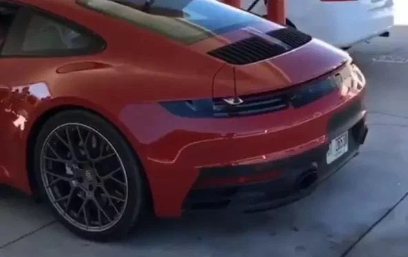 В Мережу потрапили фото з новим Porsche 911
