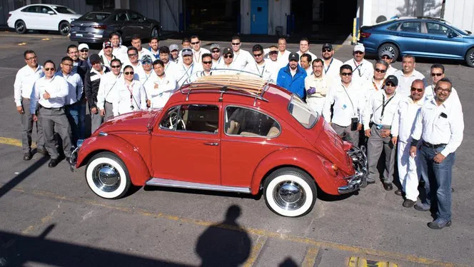 Volkswagen провела безкоштовну реставрацію раритетного Beetle