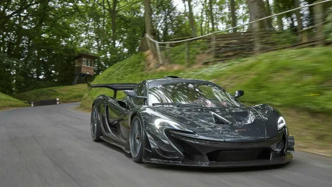 Супергибрид McLaren для трекових заїздів пристосували для стандартних доріг