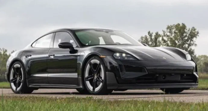 Porsche Taycan Turbo GT: неймовірне прискорення менш ніж за 2 секунди