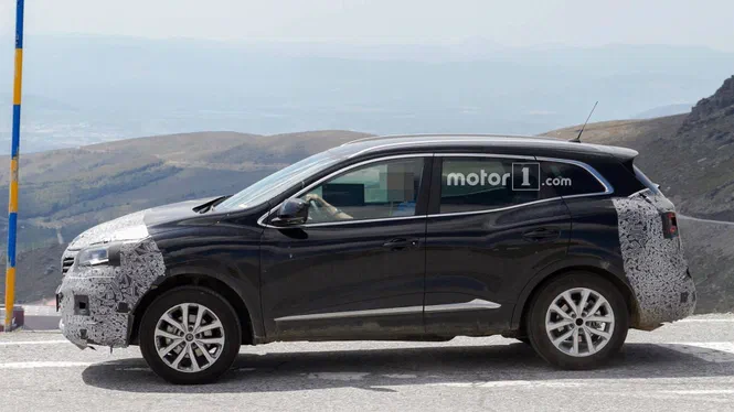 Рестайлінговий Renault Kadjar потрапив на очі папарацці