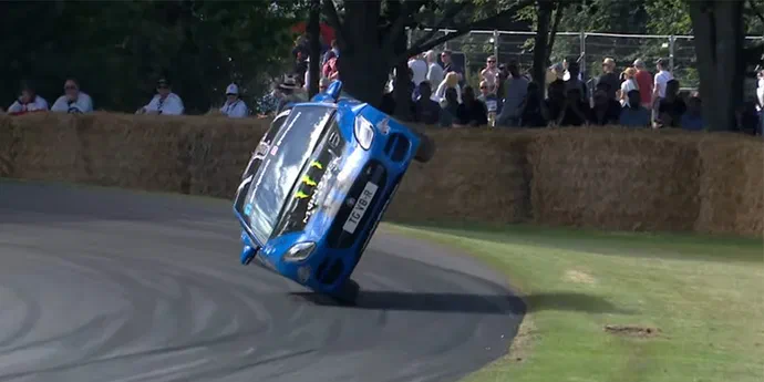 Подивіться, як Jaguar F-Type проїхав трек у Гудвуді лише на 2 колесах (ВІДЕО)