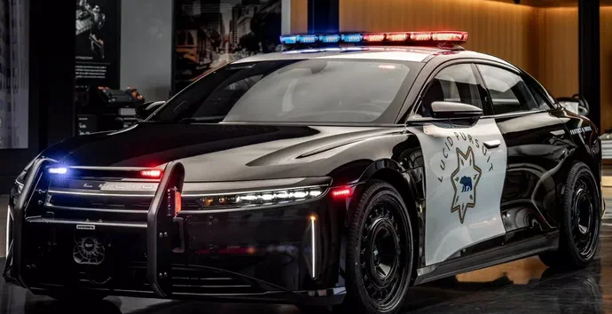 Захист і зарядка: тестування поліцейського авто Lucid Air