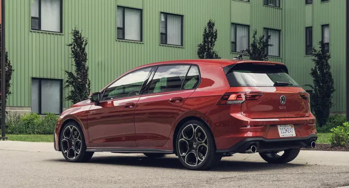 Volkswagen не відмовиться від седанів і хетчбеків