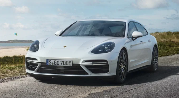 Універсал Porsche Panamera з гібридною установкою представлений офіційно