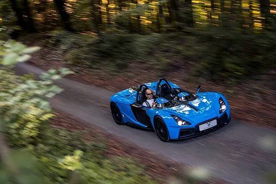 Суперлегкий британський спорткар отримав притискну силу в 1 тонну