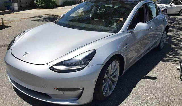 З'явилося перше фото салону Tesla Model 3
