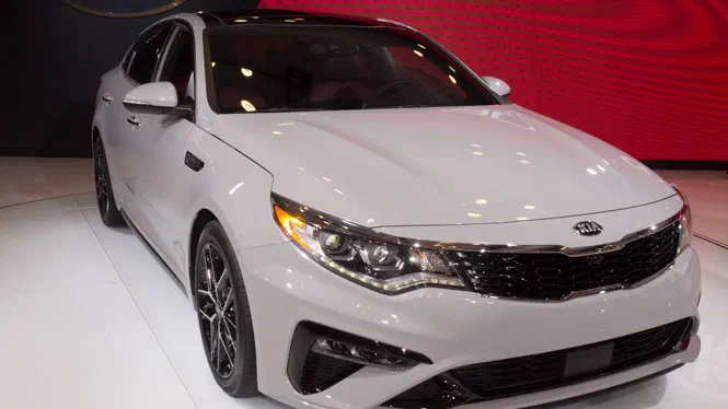 Трьом автомобілям Kia впровадять повний привід