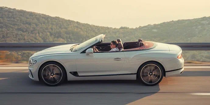 У нового Bentley Continental GT тепер більше немає даху