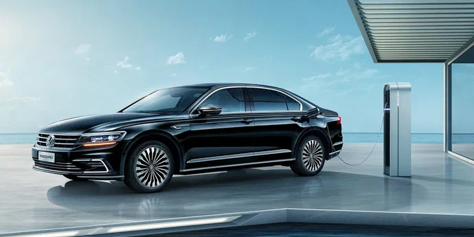 Флагман Volkswagen Phideon в Китаї отримав гібридний варіант