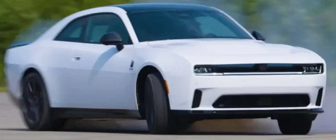 Заряджений електромобіль Dodge не має імітації перемикання передач (ВІДЕО)